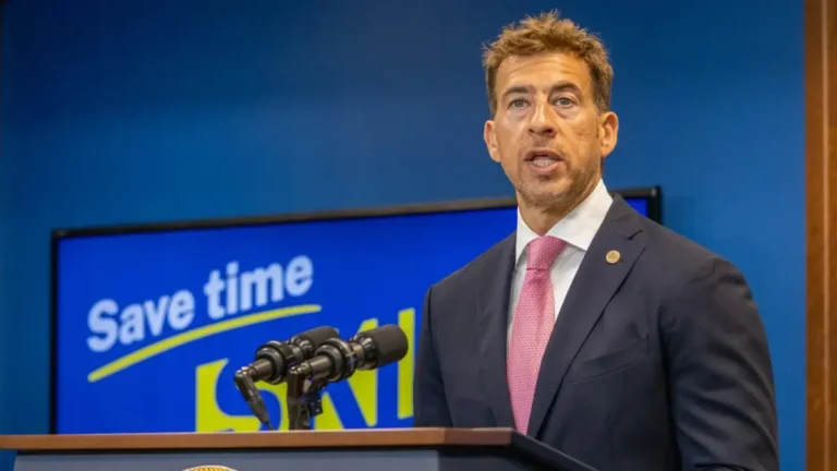 Alexi Giannoulias campaigning for Chicago mayor while serving as Illinois secretary of state